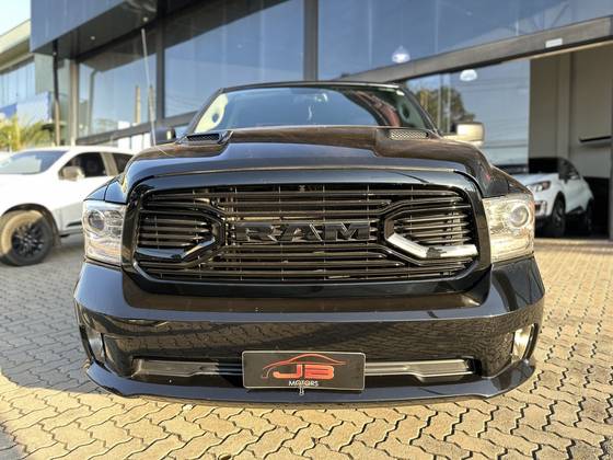 RAM CLASSIC 5.7 V8 GASOLINA LARAMIE NIGHT EDITION CD 4X4 AUTOMÁTICO RAM CLASSIC 5.7 V8 GASOLINA LARAMIE NIGHT EDITION CD 4X4 AUTOMÁTICO